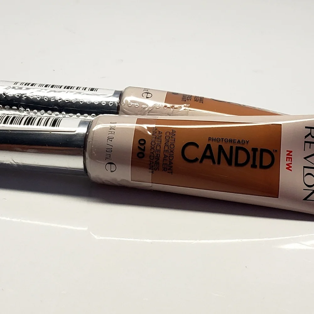 Revlon Photoready Candid Antioxidant Concealer- NUTMEG #070 (2 pcs)